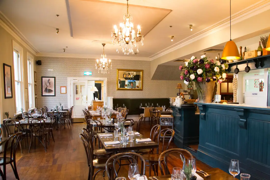 Enjoy a locally inspired cuisine at u-n-i-o-n Square in the historic Martinborough Hotel, ranked among New Zealand’s top 100 restaurants
